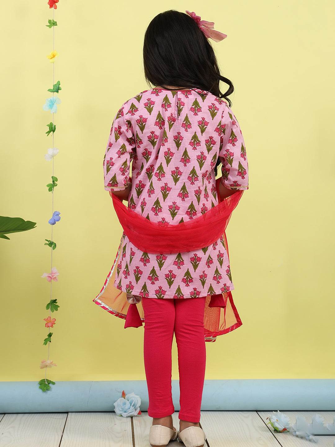 Pink 3/4 sleeves printed cotton kurti  paired with Pink leggings with Dupatta