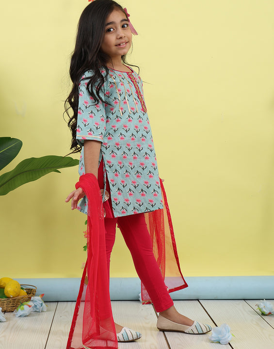 Green 3/4 sleeves printed cotton kurti  paired with Pink leggings with Dupatta