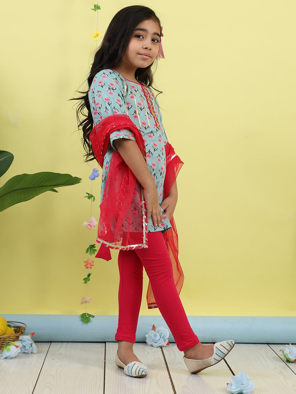 Green 3/4 sleeves printed cotton kurti  paired with Pink leggings with Dupatta