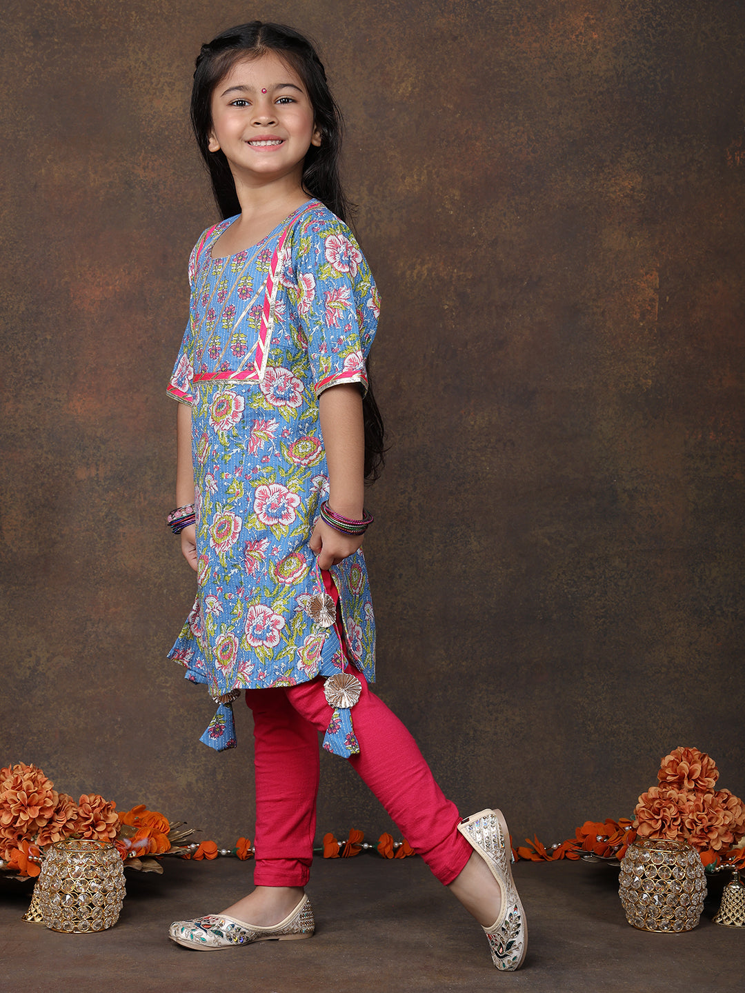 Blue 3/4 sleeves printed Kurti with Pink Leggings