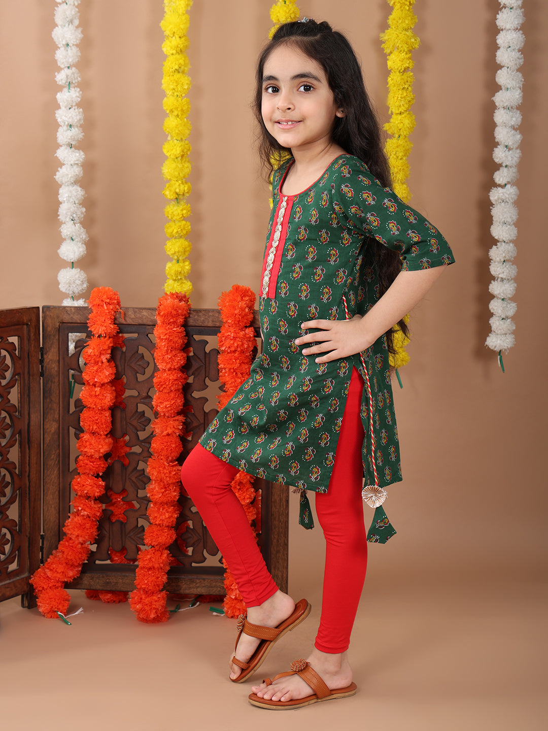 Green 3/4 sleeves printed cotton kurti with Red leggings