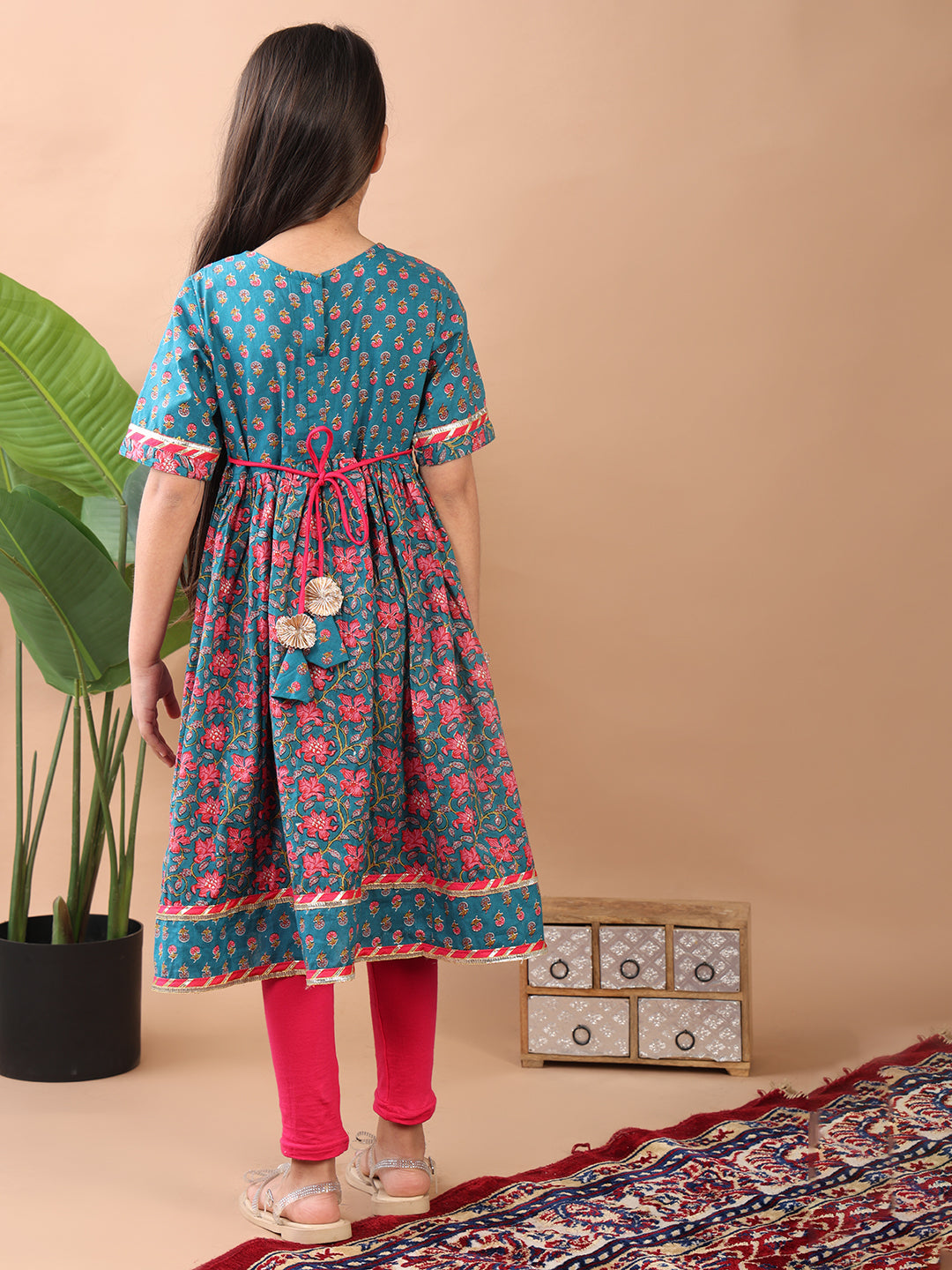 Blue kurti  paired with Pink leggings