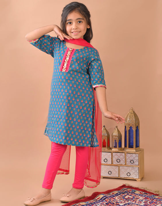 Blue kurti with Lace paired with Pink leggings and dupatta