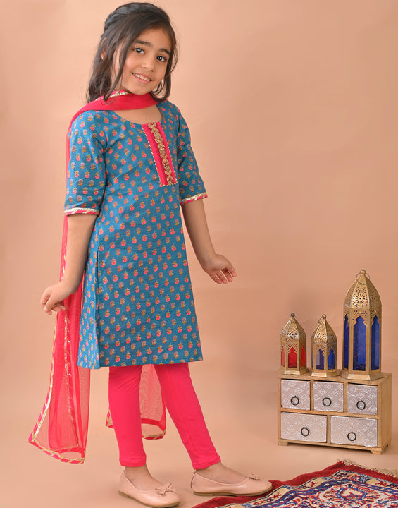 Blue kurti with Lace paired with Pink leggings and dupatta