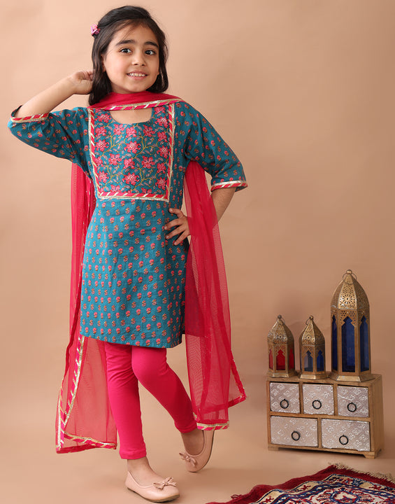 Blue kurti  paired with Pink leggings and dupatta