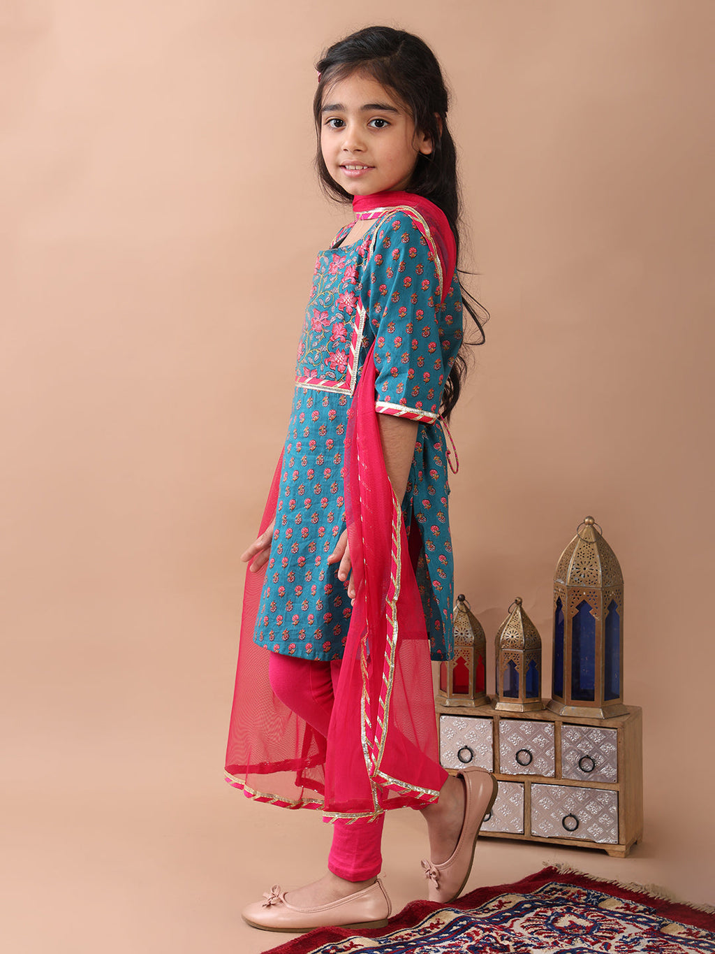 Blue kurti  paired with Pink leggings and dupatta