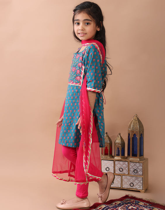 Blue kurti  paired with Pink leggings and dupatta