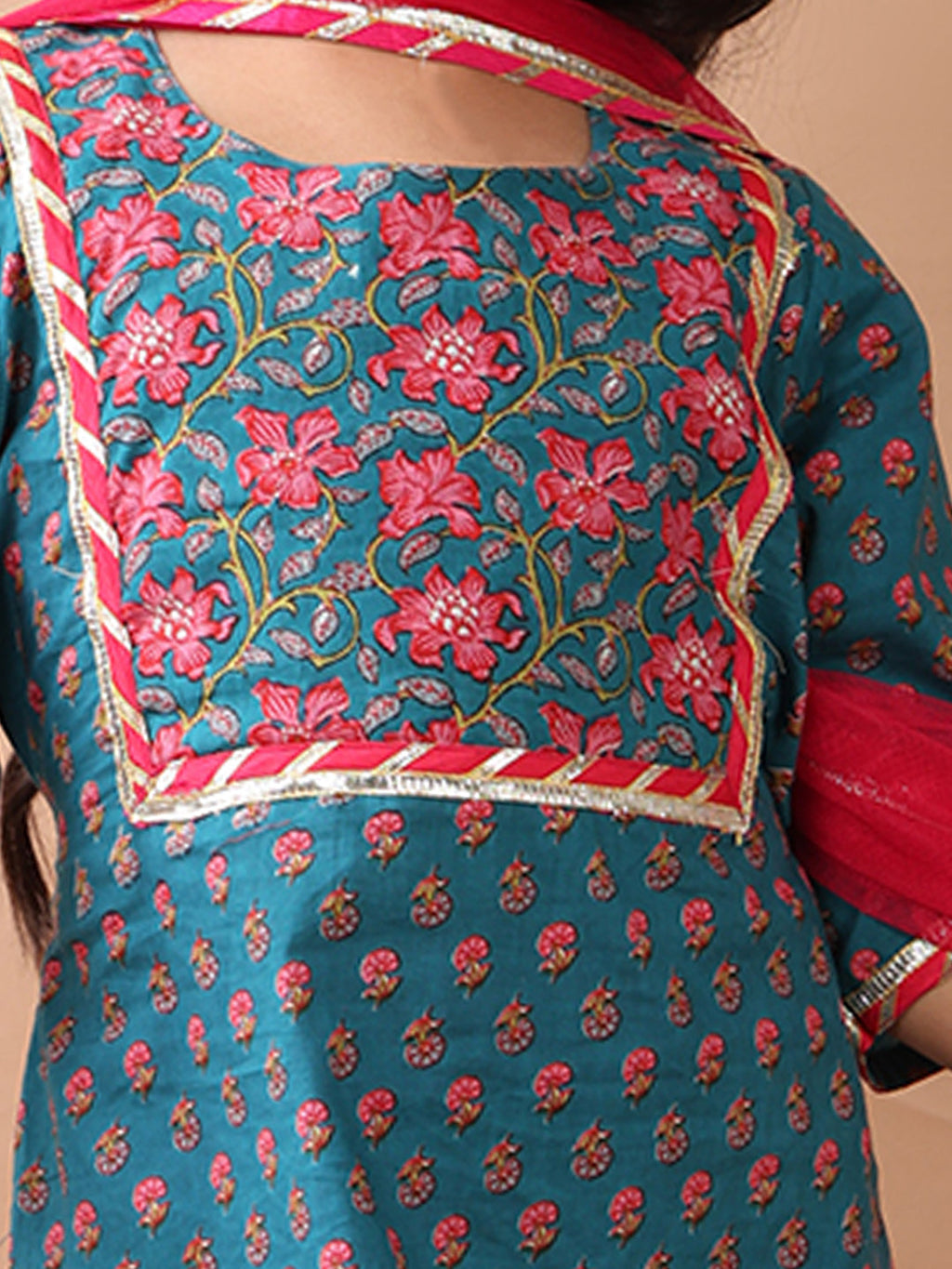 Blue kurti  paired with Pink leggings and dupatta
