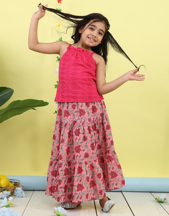 Pink sleeveless tie on hakoba top with Pink floral printed Skirt