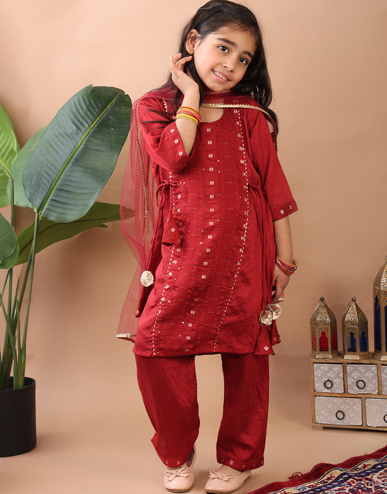 Red 3/4 sleeves embroidereed Kurti with pant and dupatta