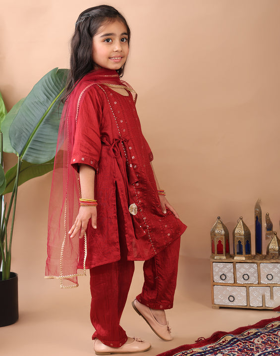 Red 3/4 sleeves embroidereed Kurti with pant and dupatta