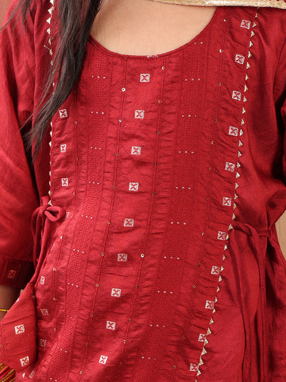 Red 3/4 sleeves embroidereed Kurti with pant and dupatta