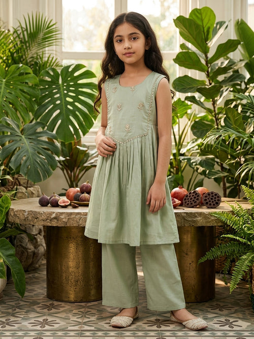 Kinder Kids Green Embroidered Kurti With Green Pant