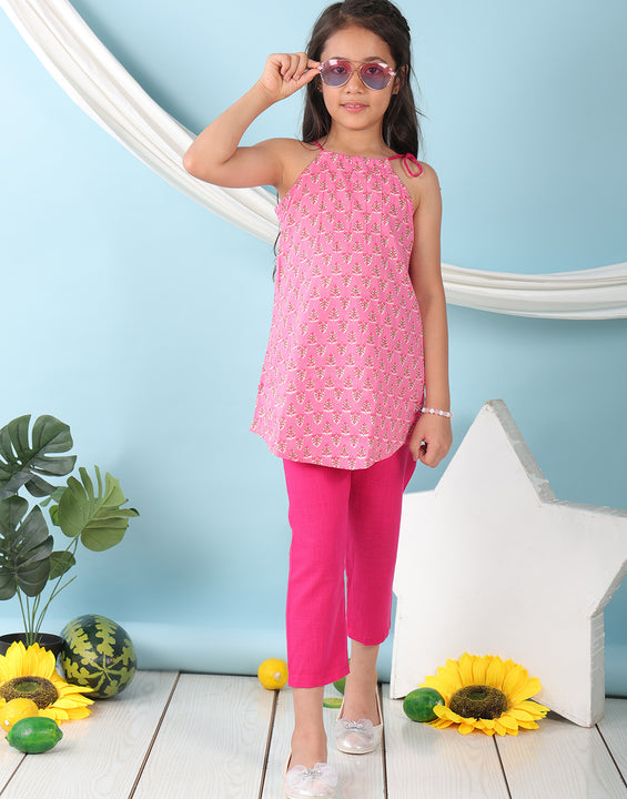 Pink floral sleeveless tie on Kurti with Pink Pant