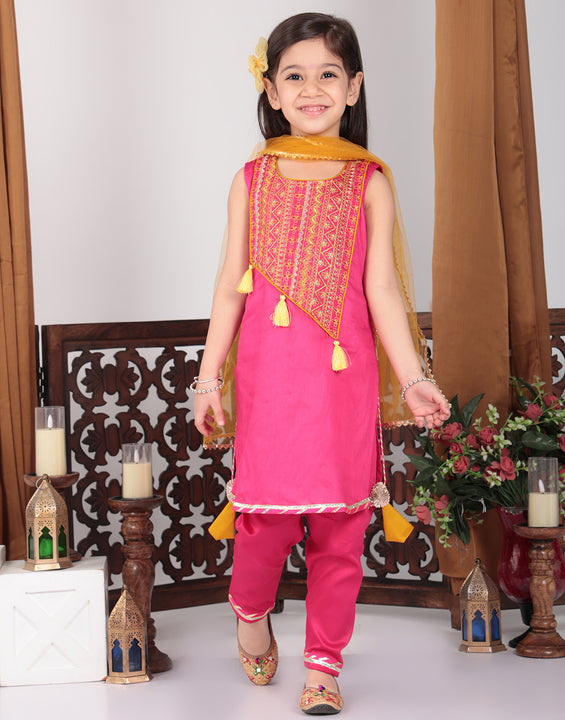 Pink embroidered sleeveless Kurti set