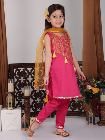 Pink embroidered sleeveless Kurti set