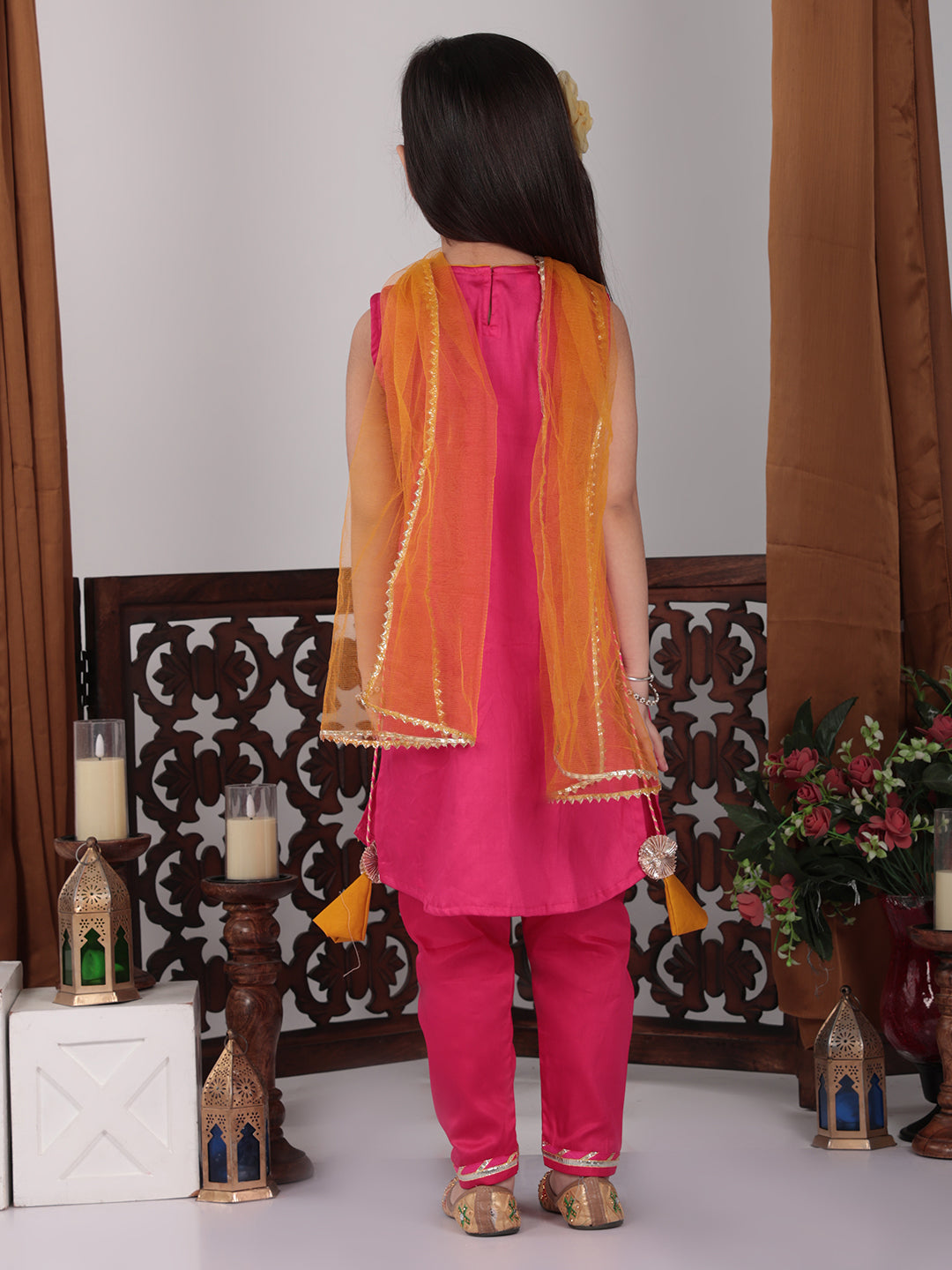 Pink embroidered sleeveless Kurti set