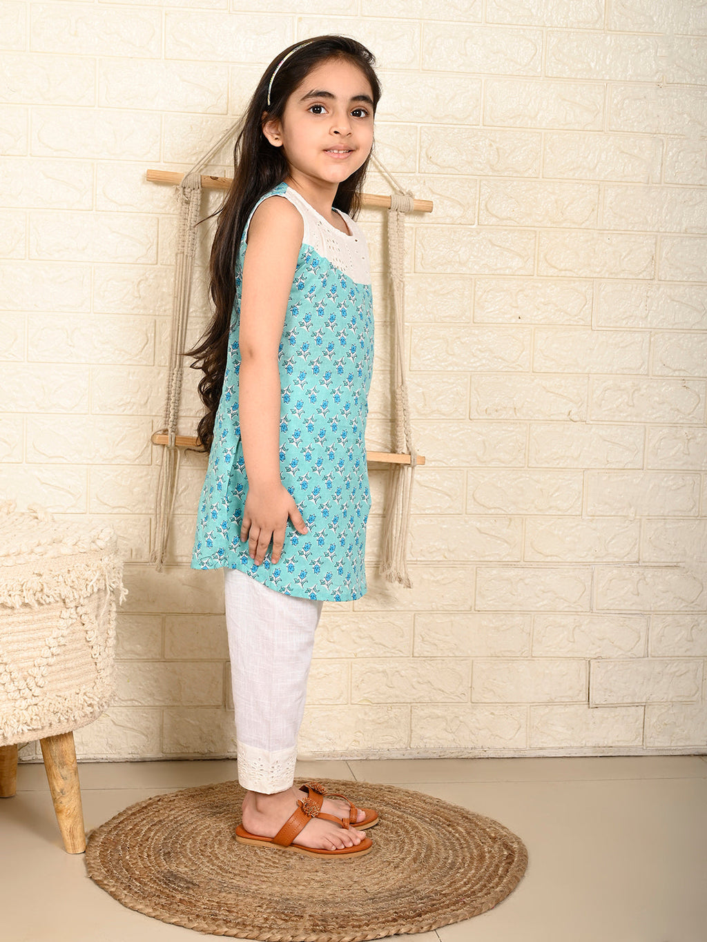 Blue & White Sleeveless Kurti Set