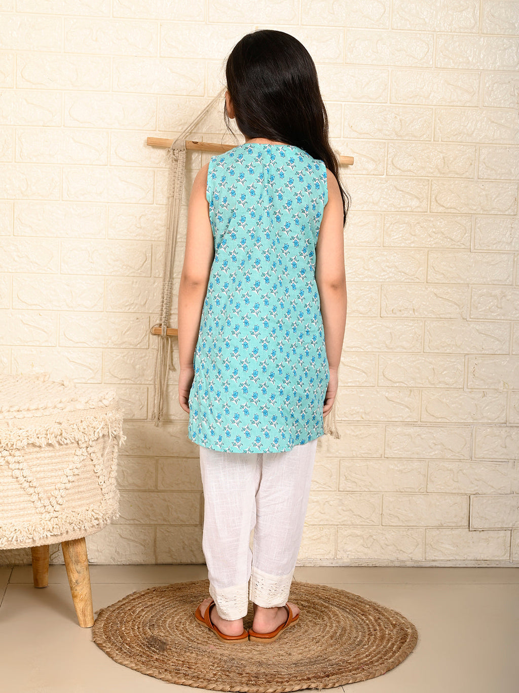 Blue & White Sleeveless Kurti Set