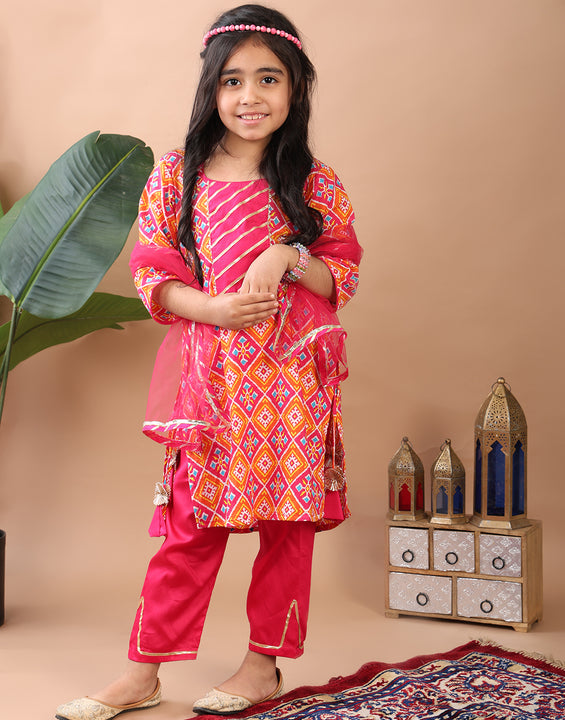 Red  Kurti  paired with pink Plazo pant and dupatta