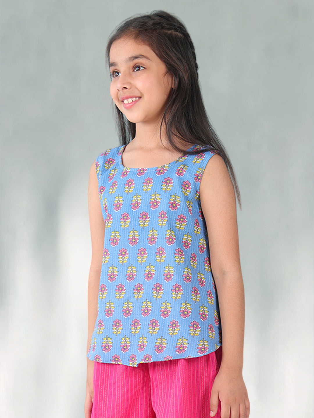 Blue  floral printed  sleeveless Short Top