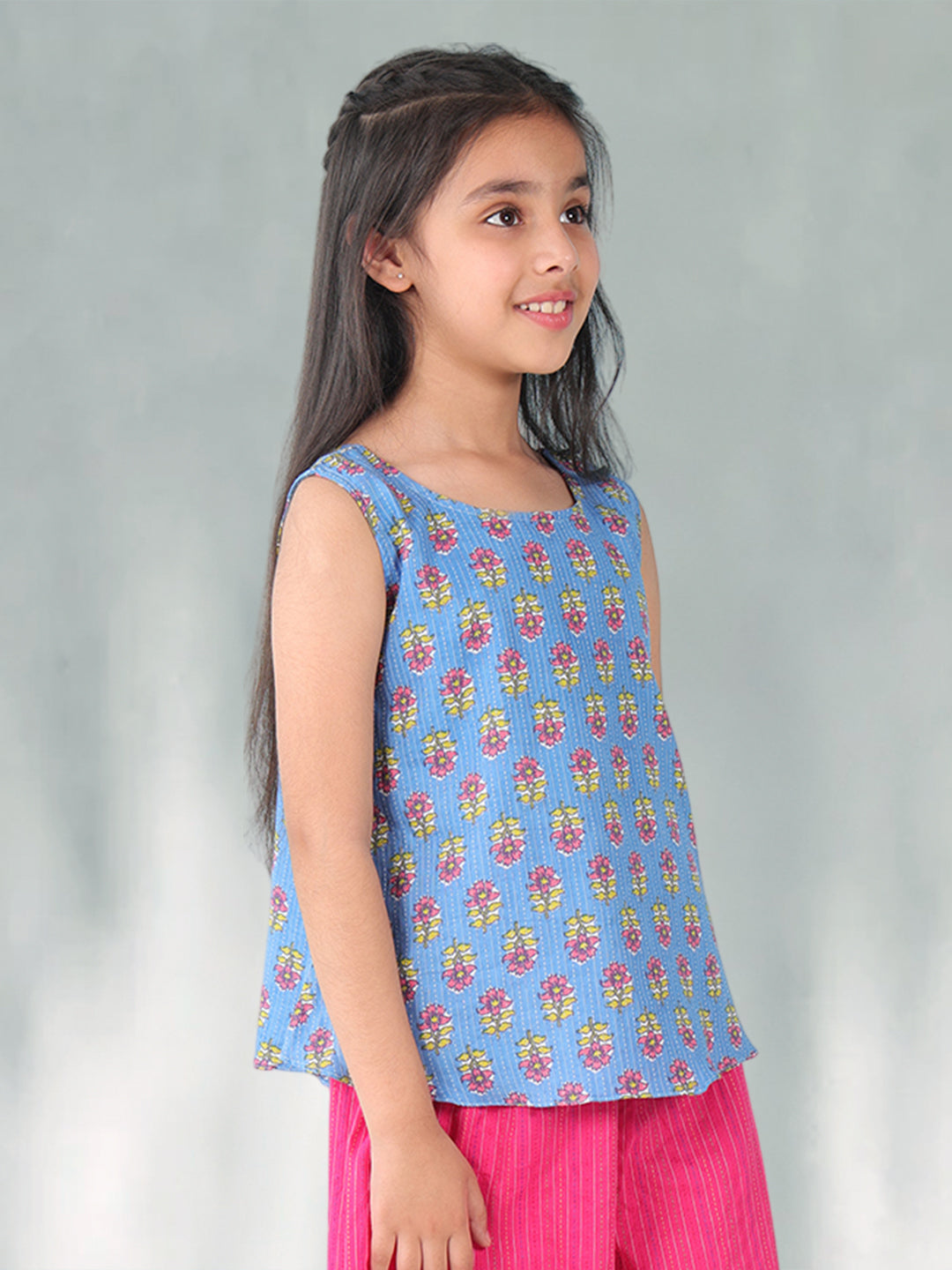 Blue  floral printed  sleeveless Short Top
