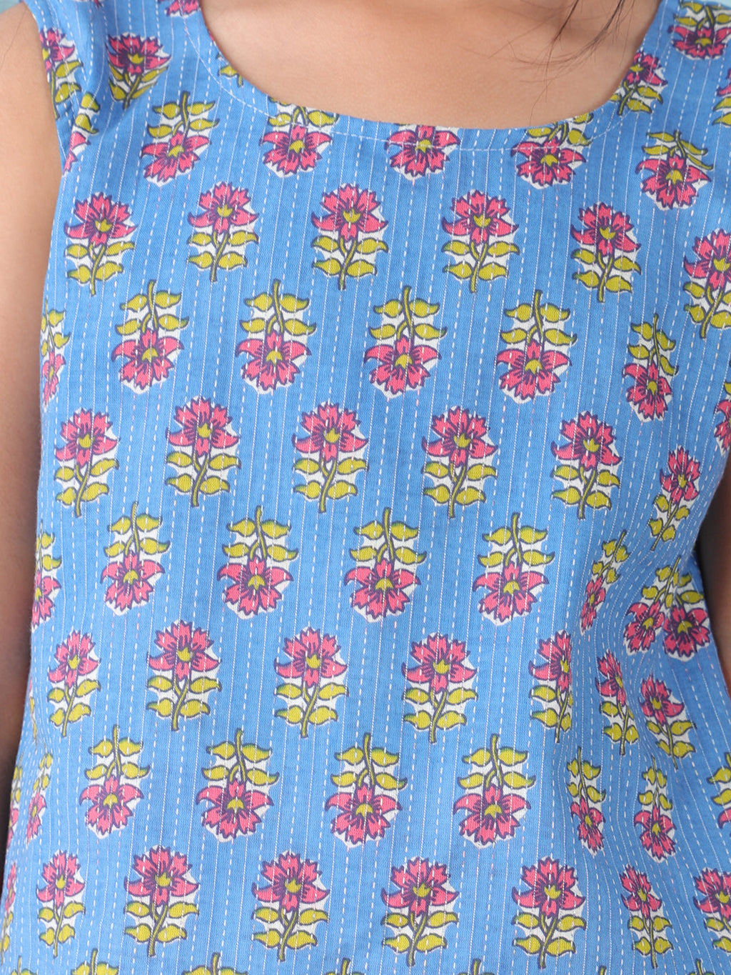 Blue  floral printed  sleeveless Short Top