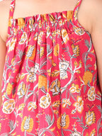 Red sleeveless Top