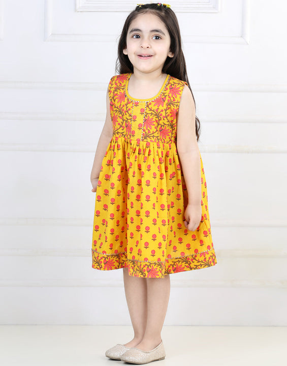 Yellow cotton sleeveless Dress