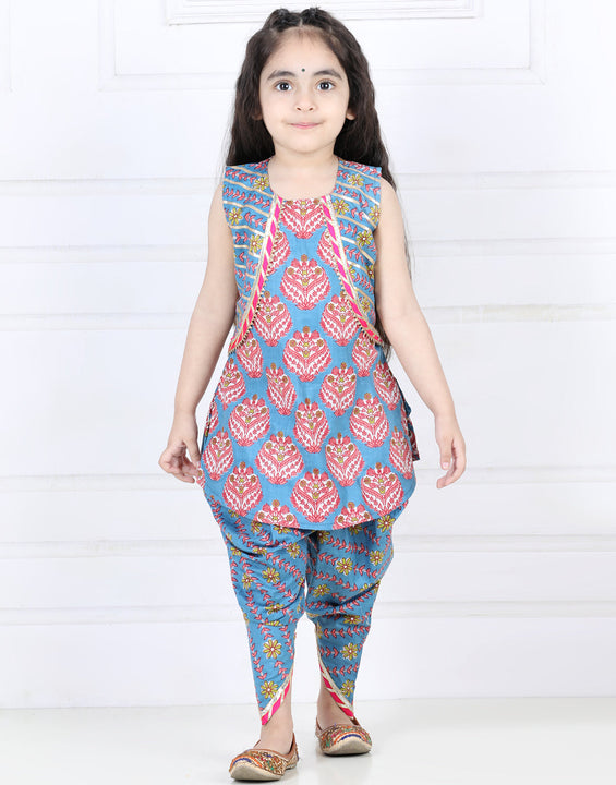 Sleeveless Leheriya Detail Kurta With Dhoti