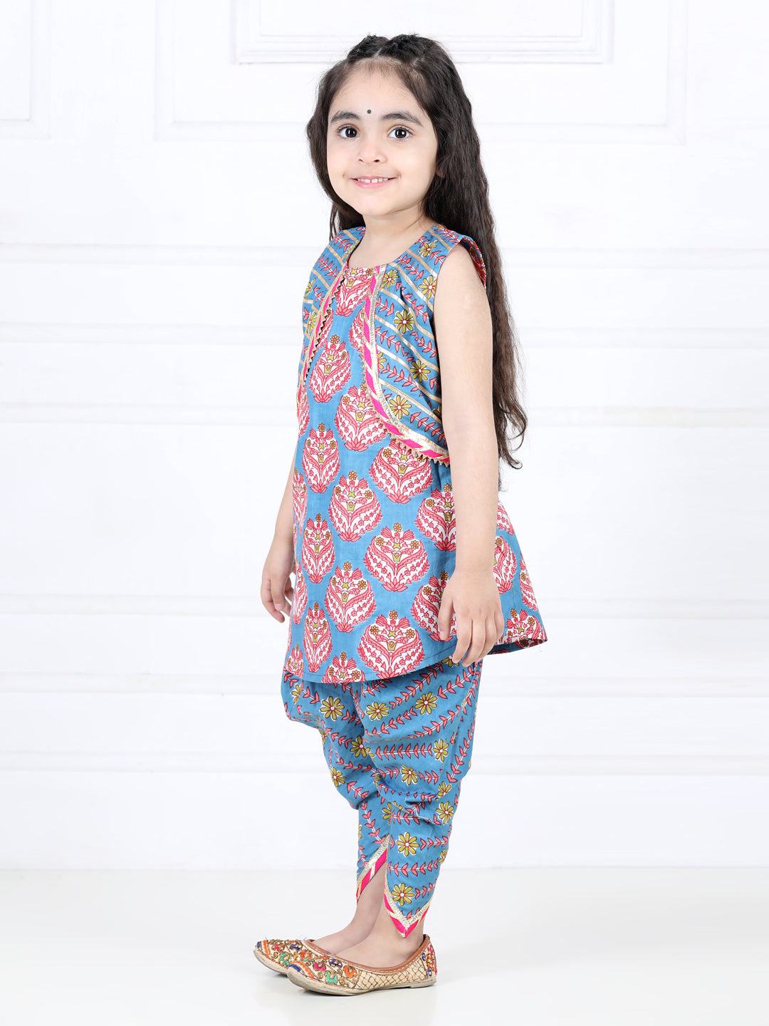 Sleeveless Ethnic Motif Printed Lace Detailed Kurta & Dhoti
