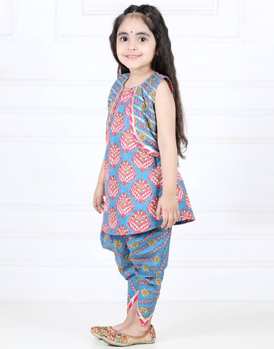 Sleeveless Ethnic Motif Printed Lace Detailed Kurta & Dhoti