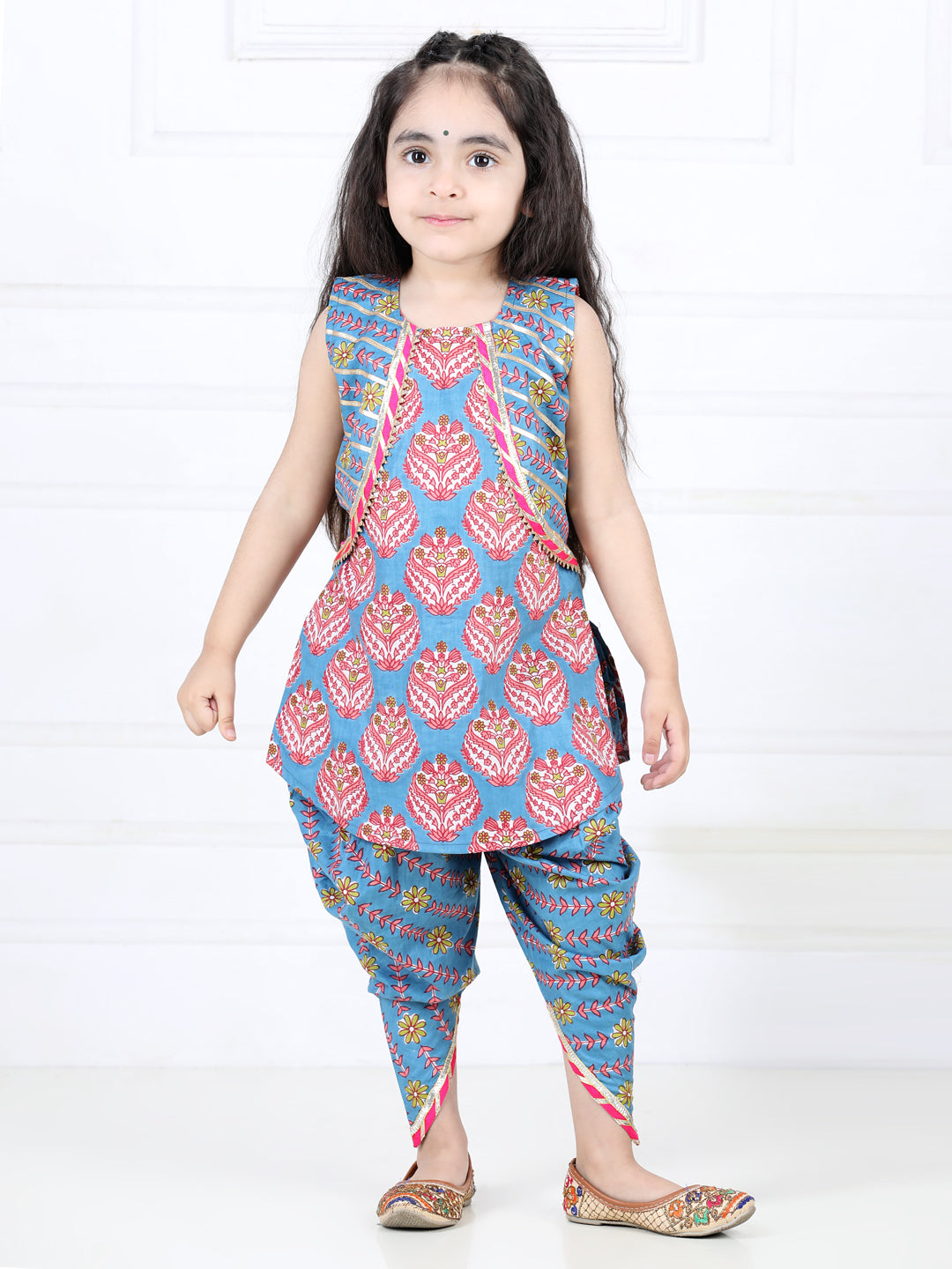 Sleeveless Ethnic Motif Printed Lace Detailed Kurta & Dhoti