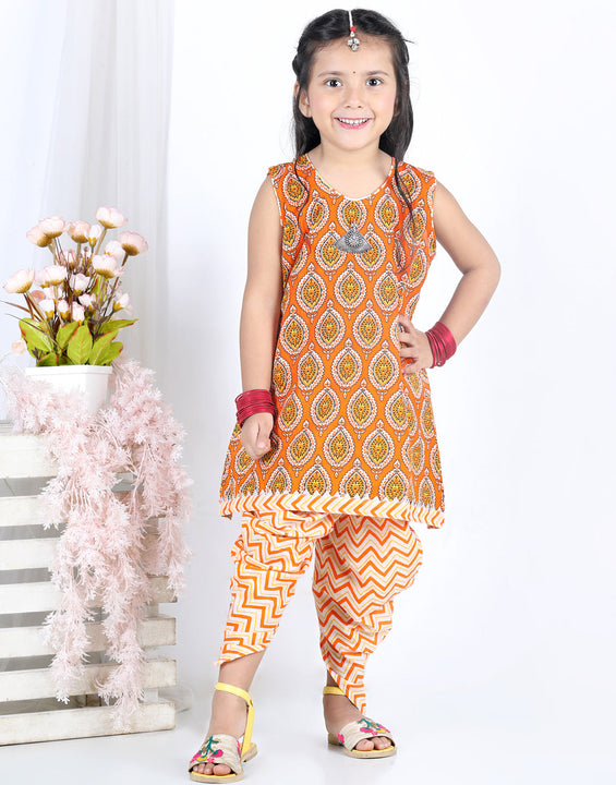 Sleeveless Motif Printed Kurti With Zig Zag Stripes Printed Dhoti